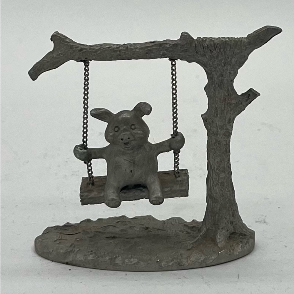 VINTAGE SPOONTIQUES 395 PEWTER PIG ON SWINGING SWING FIGURE 2.25”